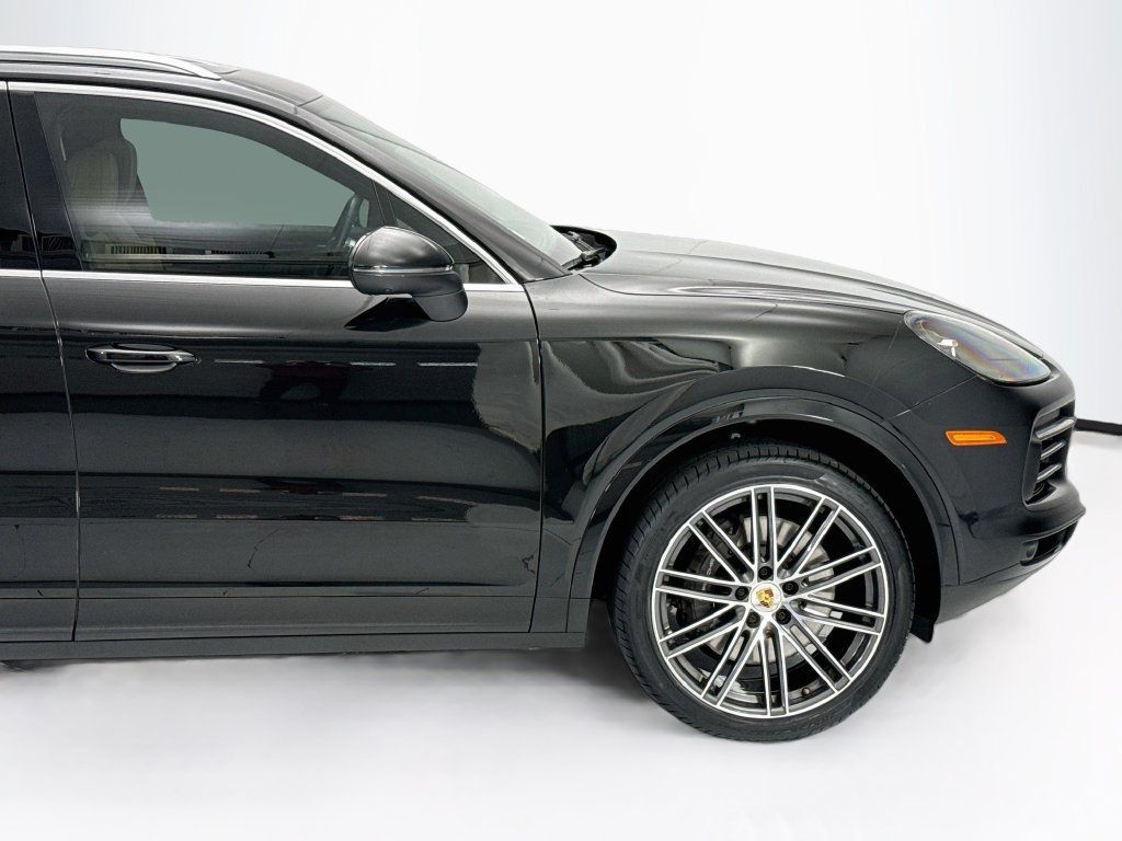 Certified 2023 Porsche Cayenne AWD/4WD image 11