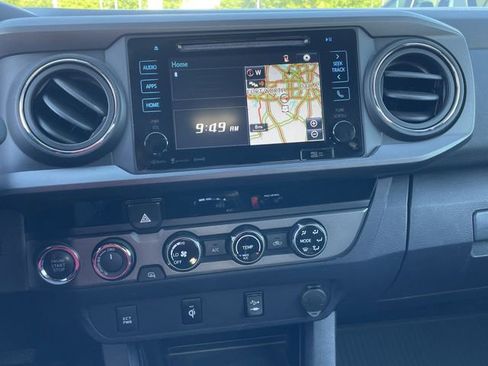 Used 2018 Toyota Tacoma TRD Sport image 15