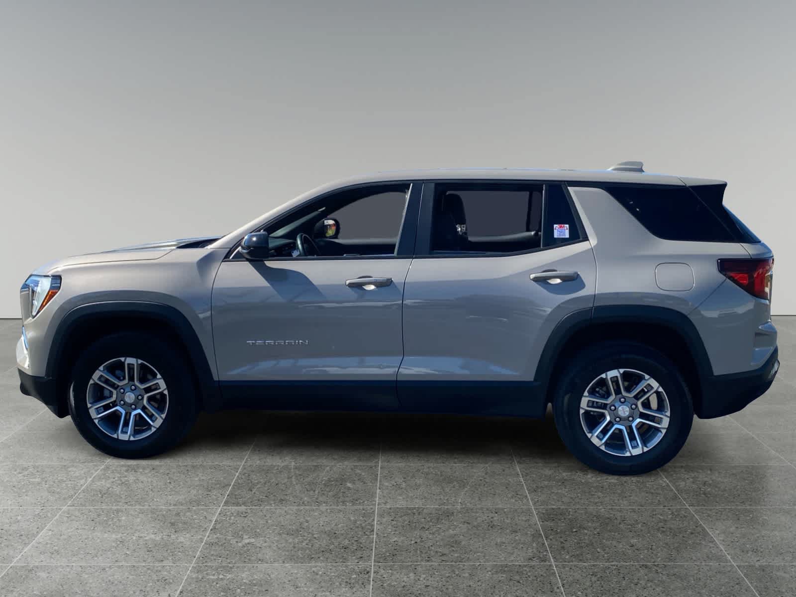 Used 2025 GMC Terrain Elevation AWD/4WD image 2