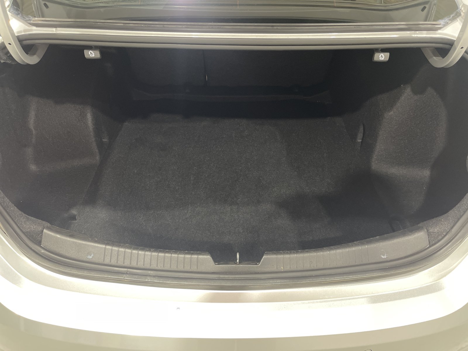 Used 2019 Chevrolet Malibu LT w/ Leather Package FWD image 15
