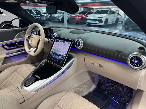 Used 2023 Mercedes-Benz SL 63 AMG 4MATIC image 32