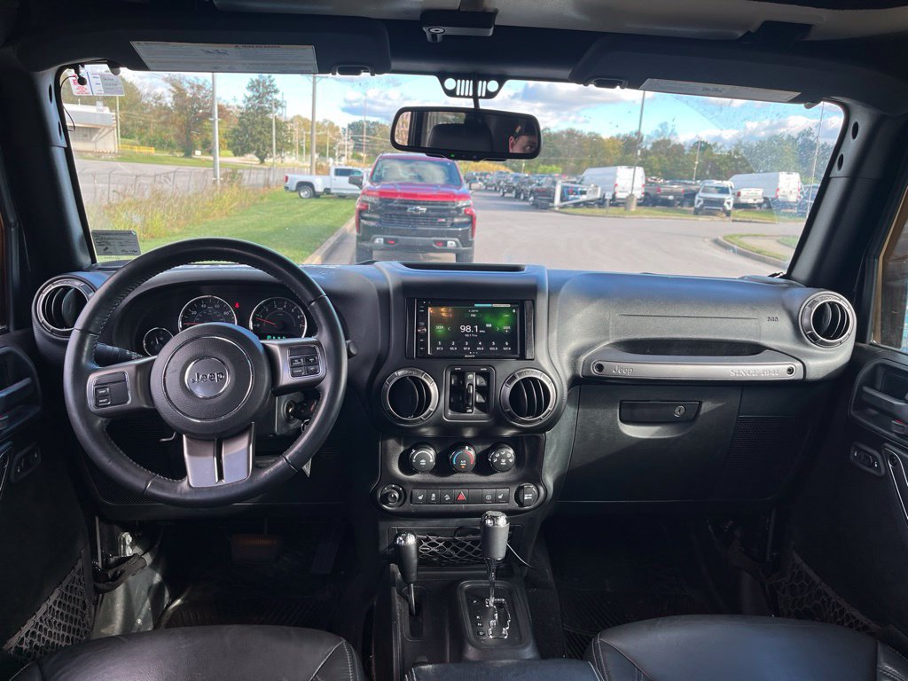 Used 2018 Jeep Wrangler Unlimited Sahara AWD/4WD image 5