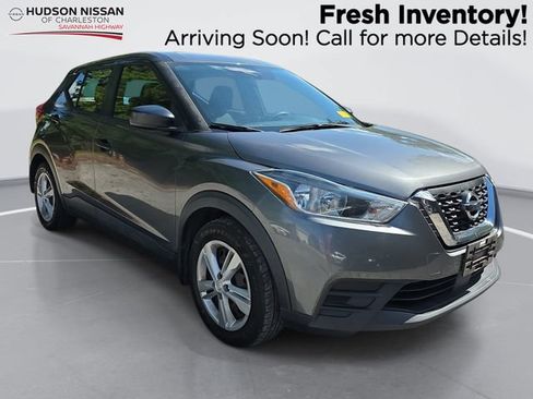Used 2020 Nissan Kicks S FWD image 1