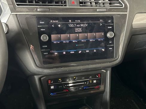 Used 2023 Volkswagen Tiguan SE w/ Panoramic Sunroof Package image 26