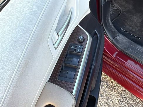 Used 2023 Toyota Sienna XLE image 9