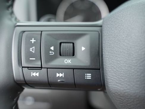 Used 2025 Nissan Rogue SV FWD image 33