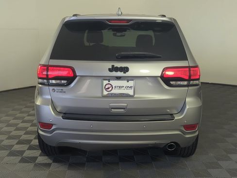 Used 2018 Jeep Grand Cherokee Altitude RWD image 5