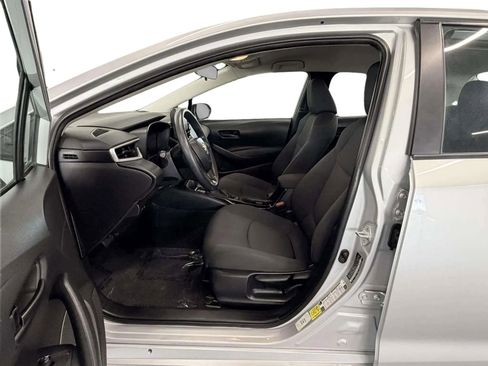 Used 2022 Toyota Corolla LE image 11