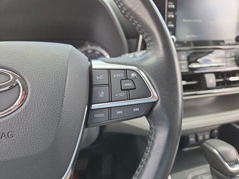 Used 2021 Toyota Highlander LE AWD/4WD image 20