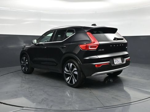 Used 2025 Volvo XC40 B5 Plus AWD/4WD image 5