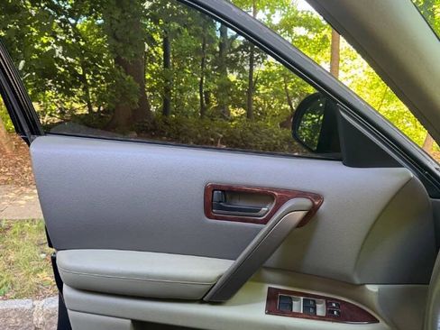 Used 2005 INFINITI FX35 AWD w/ (U01) Technology Pkg image 11