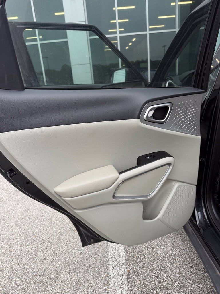 Used 2023 Kia Soul LX FWD image 10