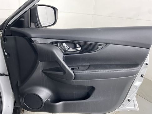 Used 2019 Nissan Rogue SL w/ Premium Package image 26