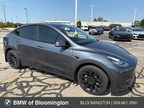 Used 2022 Tesla Model Y Long Range AWD/4WD image 1