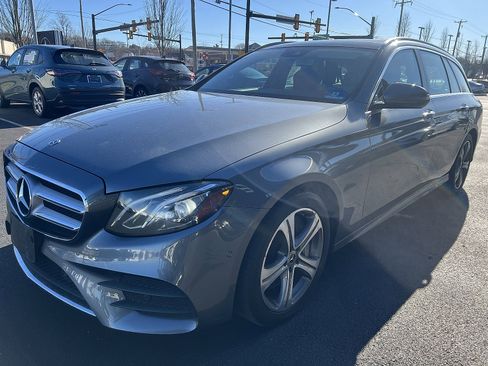Certified 2018 Mercedes-Benz E 400 4MATIC Wagon image 3