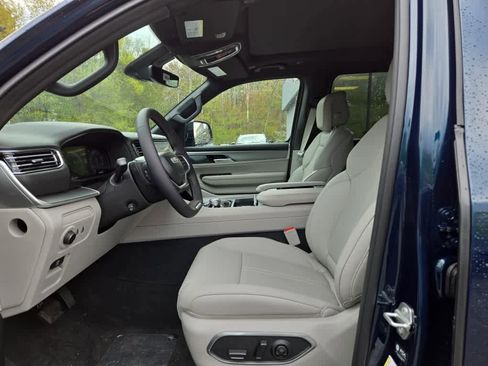 New 2026 Jeep Grand Wagoneer Limited AWD/4WD image 12