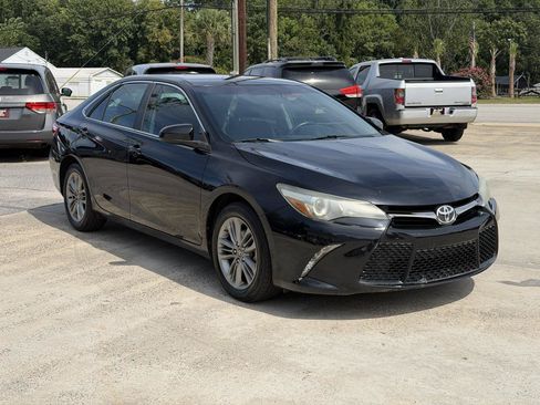 Used 2016 Toyota Camry SE FWD image 1