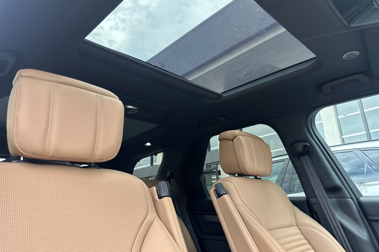 New 2026 Land Rover Discovery Limited Edition AWD/4WD image 24