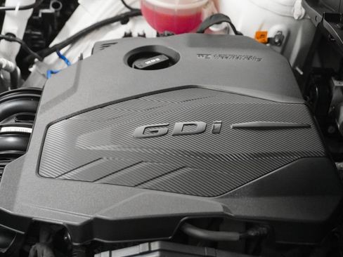 Used 2023 Kia Sportage LX image 9