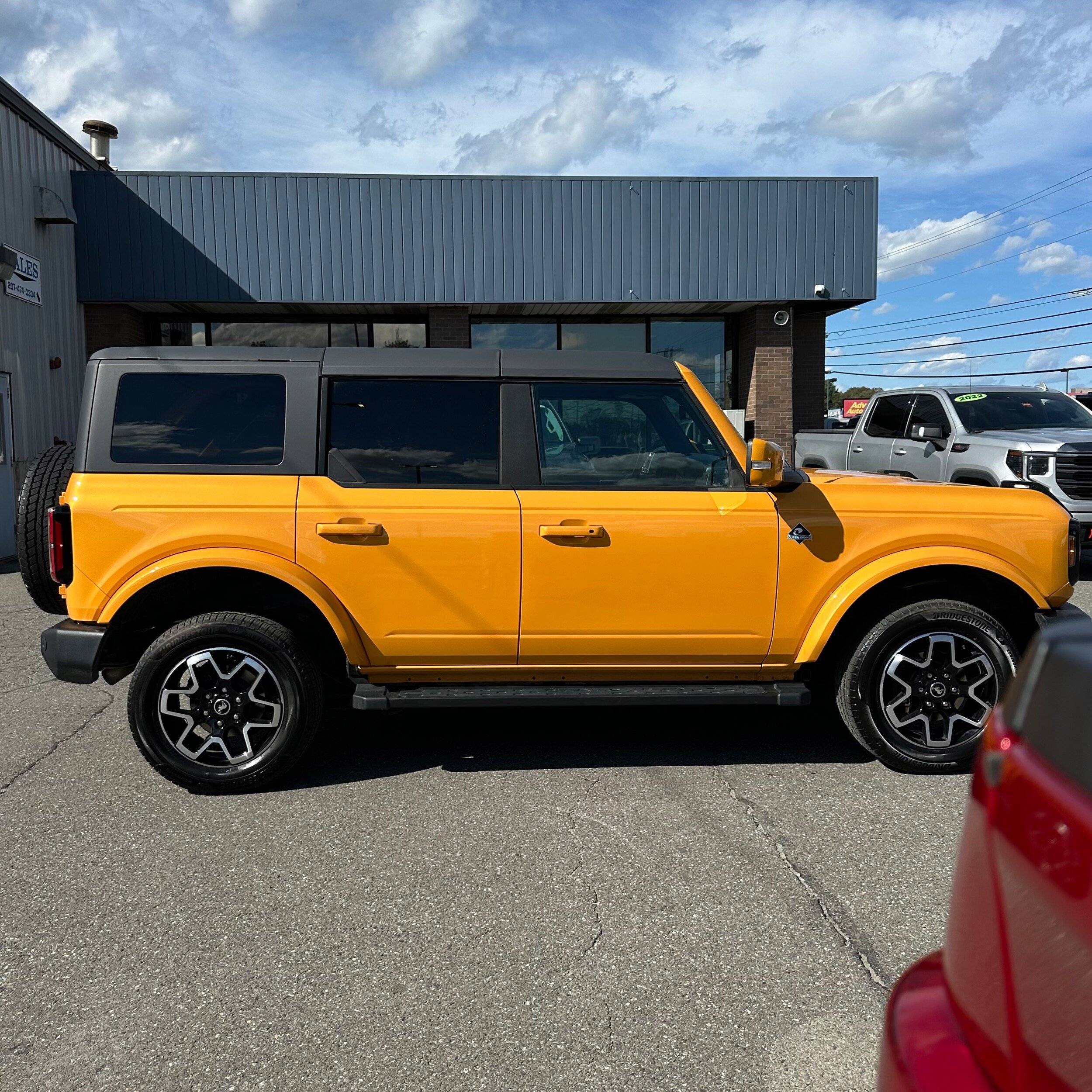 Used 2022 Ford Bronco Outer Banks AWD/4WD image 2
