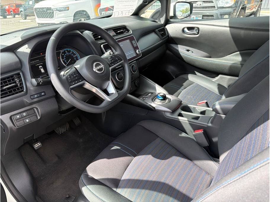 Used 2025 Nissan Leaf S FWD image 2