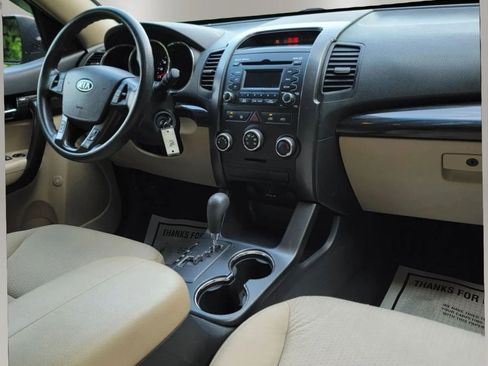 Used 2013 Kia Sorento LX AWD/4WD image 19