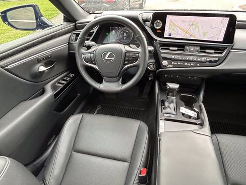 Used 2024 Lexus ES 300h w/ Premium Package FWD image 9