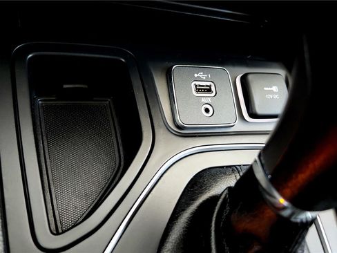 Used 2019 Jeep Cherokee Latitude w/ Popular Appearance Group image 34