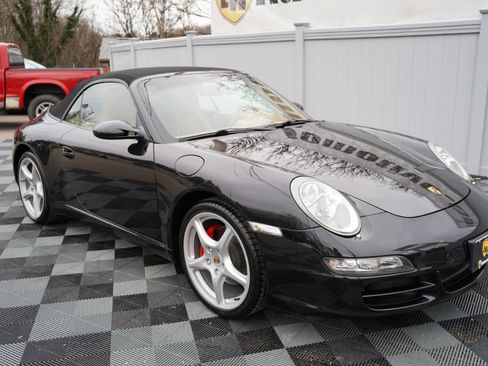 Used 2005 Porsche 911 Carrera image 2