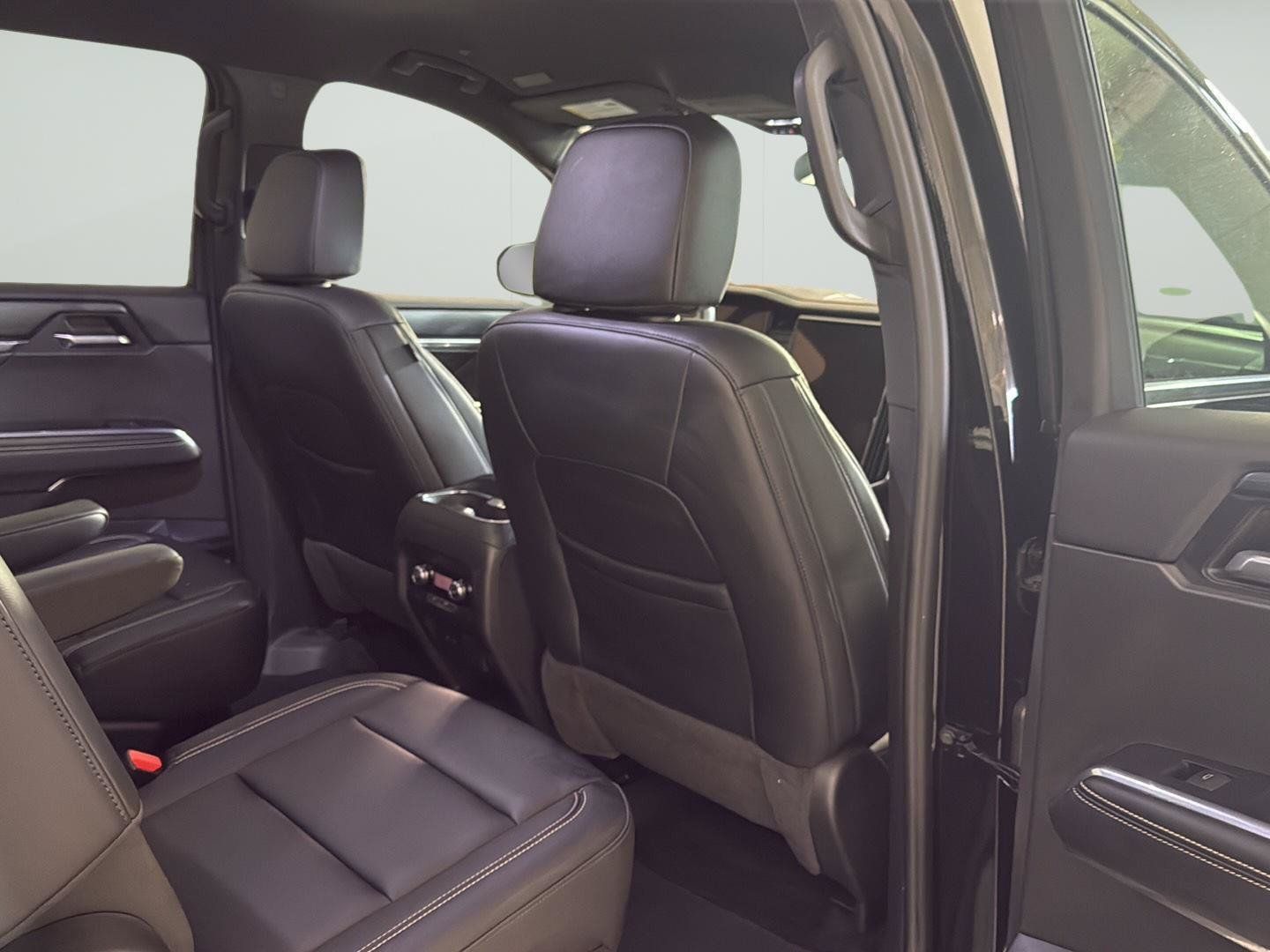 Used 2024 GMC Acadia Elevation FWD image 17