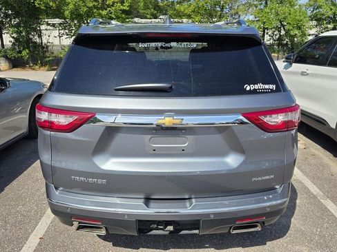 Used 2020 Chevrolet Traverse Premier FWD image 3