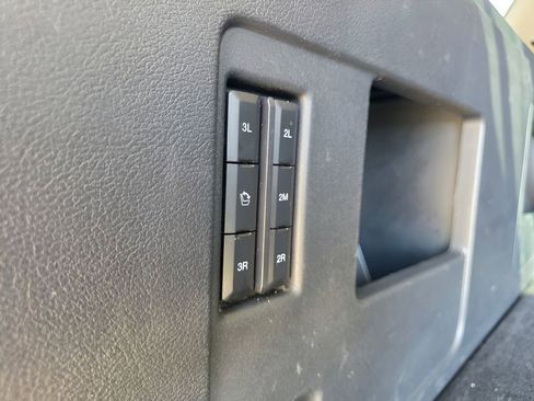 Used 2024 Ford Expedition Max XLT image 9