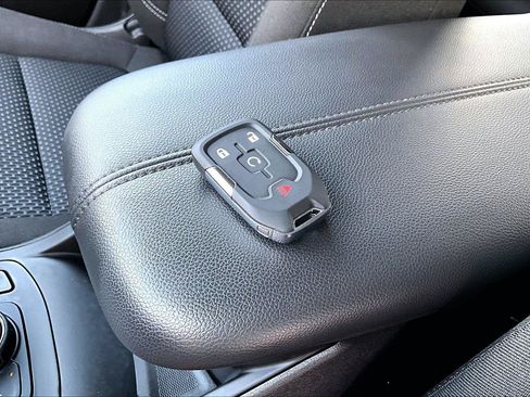 Used 2024 GMC Terrain SLE w/ Driver Convenience Package AWD/4WD image 11