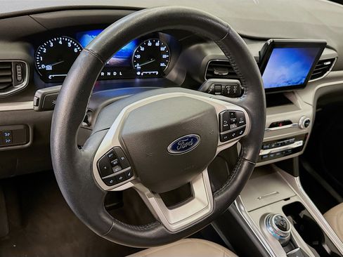 Used 2022 Ford Explorer XLT w/ Equipment Group 202A image 18