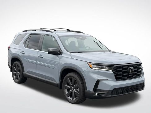 Used 2025 Honda Pilot Sport image 2