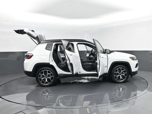 Used 2025 Jeep Compass Limited AWD/4WD image 29