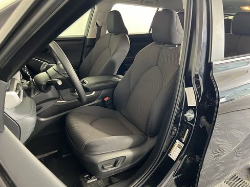 Used 2024 Toyota Highlander LE image 16