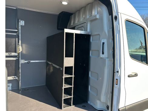Used 2022 Mercedes-Benz Sprinter 2500 image 21