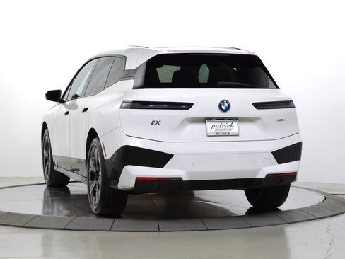 Used 2024 BMW iX xDrive50 w/ Sport Package AWD/4WD image 6