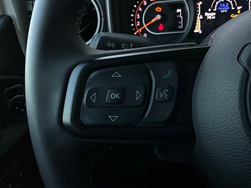 Used 2025 Jeep Wrangler Unlimited Rubicon image 31