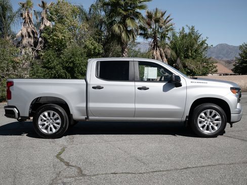 Used 2022 Chevrolet Silverado 1500 Custom image 3