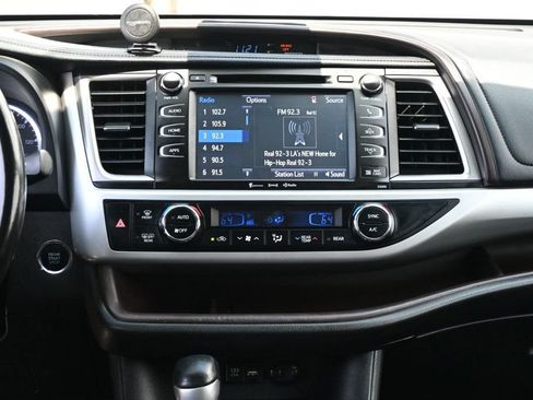 Used 2019 Toyota Highlander XLE FWD image 13