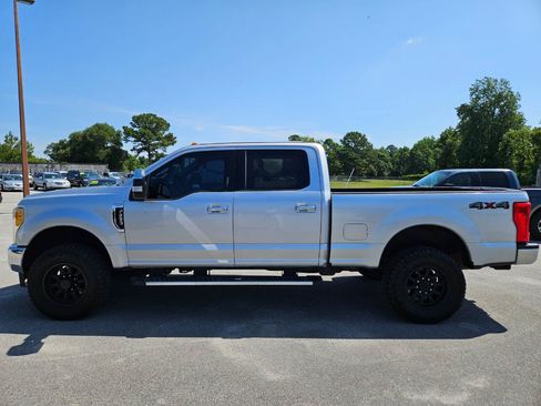 Used 2017 Ford F250 XLT w/ XLT Premium Package AWD/4WD image 3