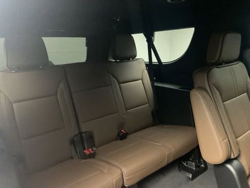 Certified 2026 Chevrolet Suburban High Country image 32