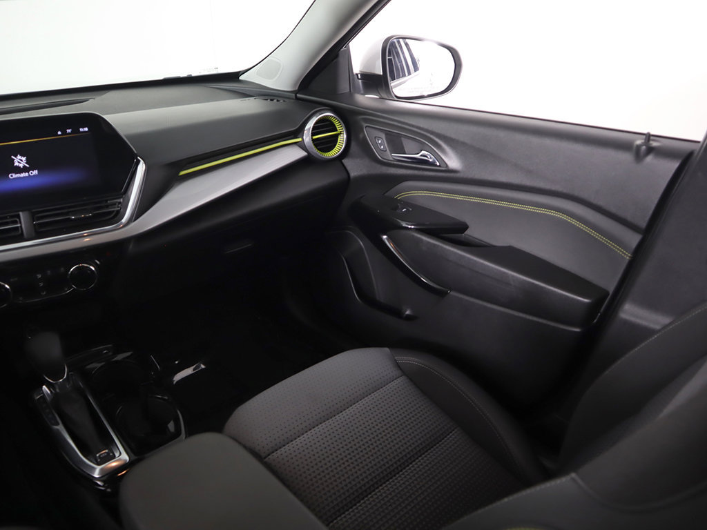 Used 2024 Chevrolet Trax LT w/ LT Convenience Package FWD image 34