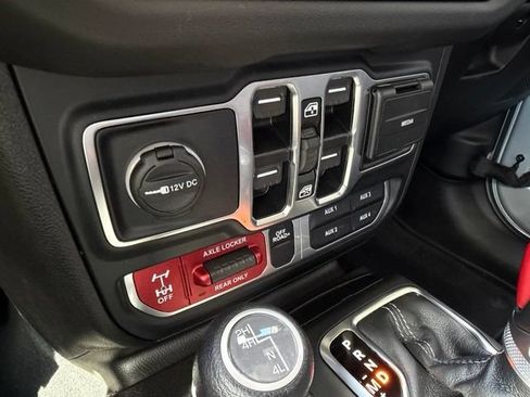 Used 2024 Jeep Gladiator Mojave w/ Technology Group AWD/4WD image 15