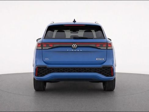 Used 2025 Volkswagen Tiguan SEL R-Line AWD/4WD image 7