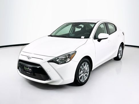 Used 2018 Toyota Yaris iA FWD image 3