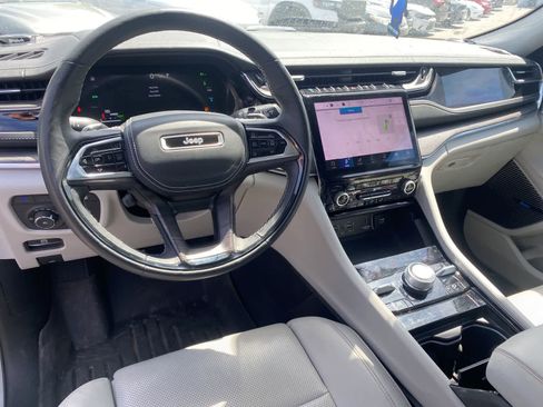 Used 2022 Jeep Grand Cherokee Overland w/ Advanced Protech Group III image 11