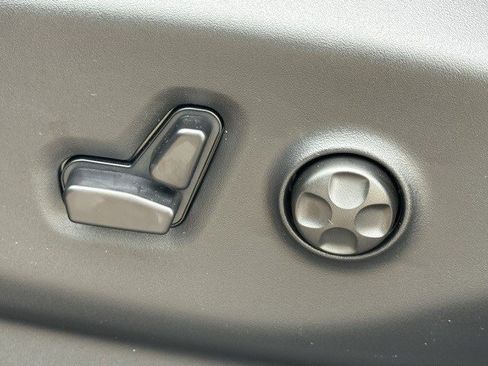 New 2026 Chrysler Pacifica Select image 12